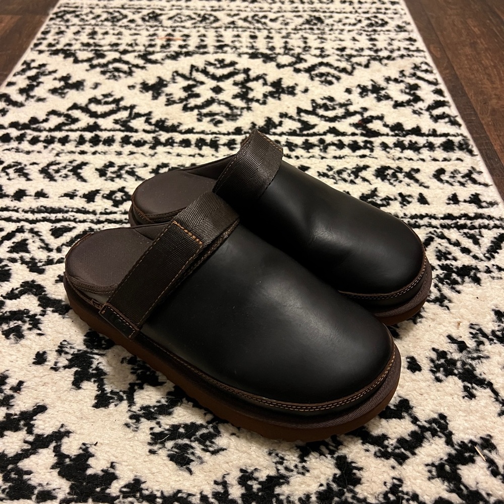 Ugg Goldenstar Leather Clog Size 9